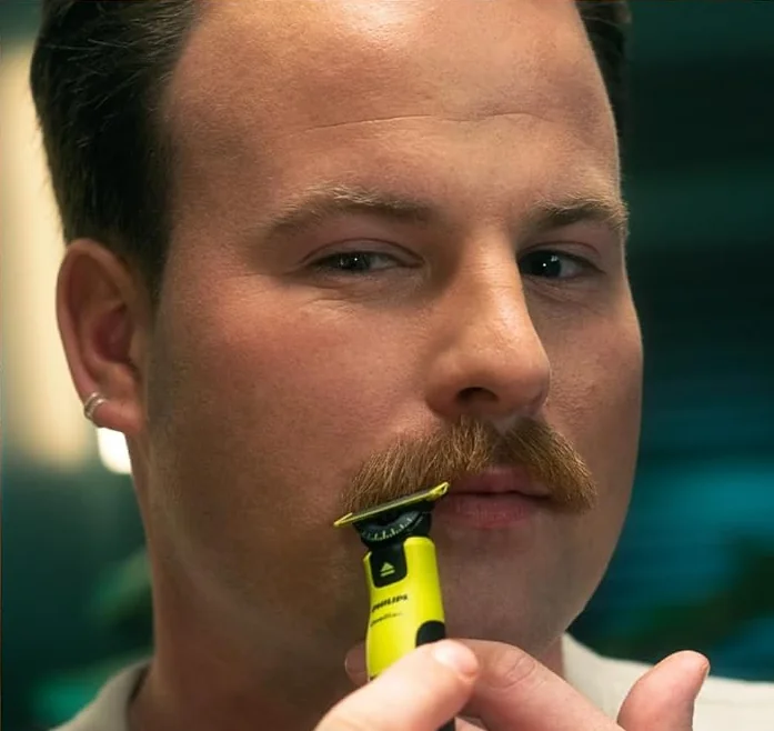 Recortando el bigote con el OneBlade